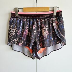 LULULEMON Split Second Short Size 6 Descent Floral